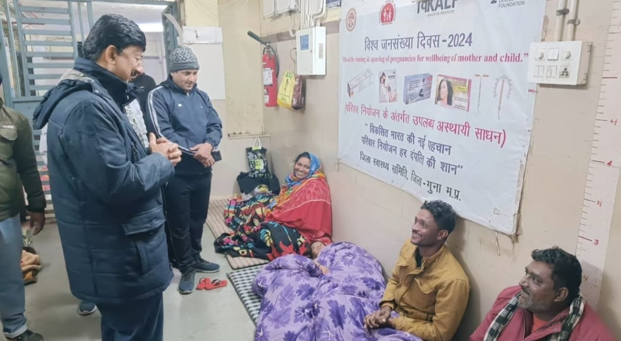 कलेक्टर किशोर कुमार कन्याल ने जरूरतमंदों को वितरित किए कंबल, जनसेवा में सहयोग की अपील | New India Times