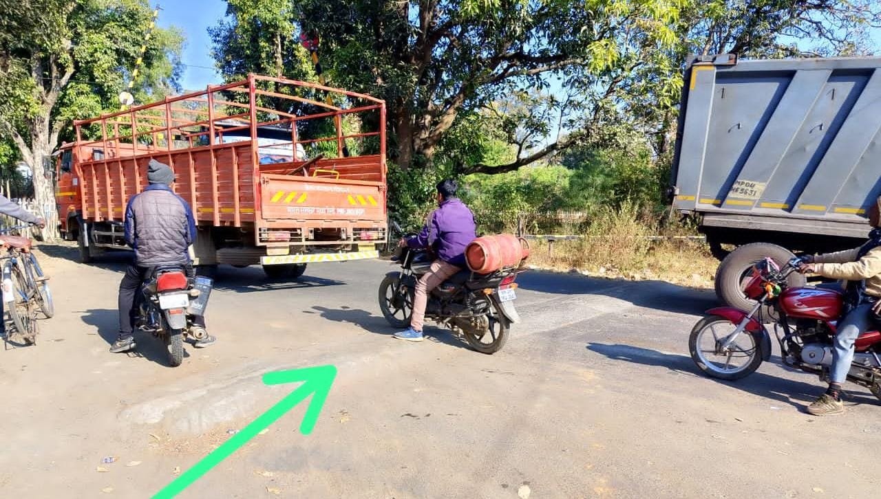 रात में रहती है आवागमन में दुर्घटना की आशंका, स्पीड ब्रेकर पर रेडियम लगाने की मांग | New India Times