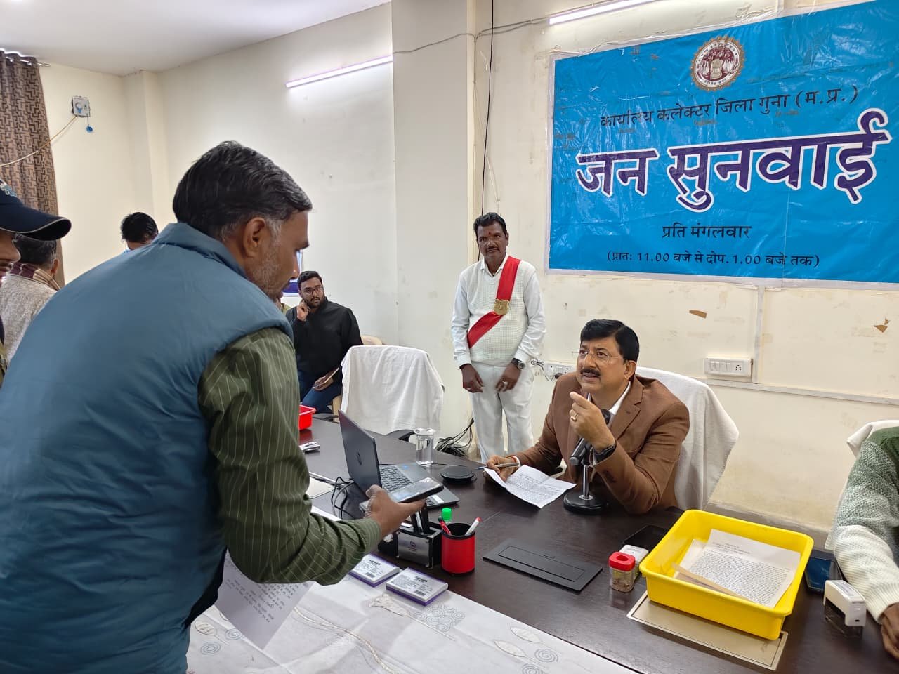 जनसुनवाई में सुनी गयी आमजनों की समस्याएँ, अधिकारियों को निराकरण के दिये निर्देश | New India Times