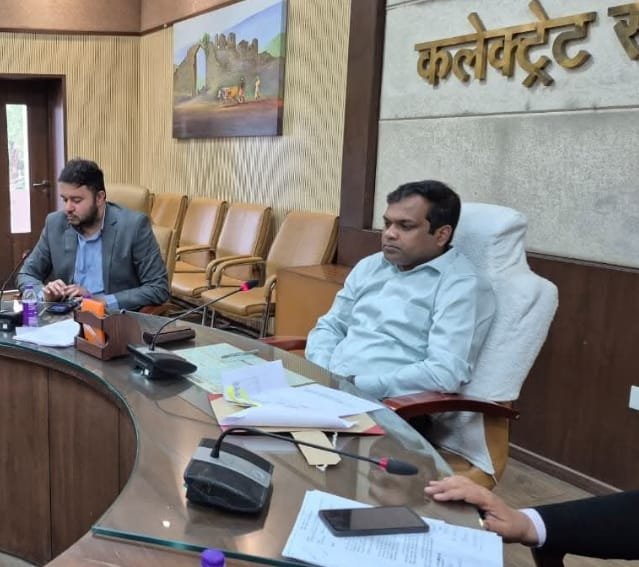 कलेक्टर हरेंद्र नारायण ने एसआईआर कार्यों की ली समीक्षा बैठक, अधिकारियों को दिए आवश्यक निर्देश | New India Times