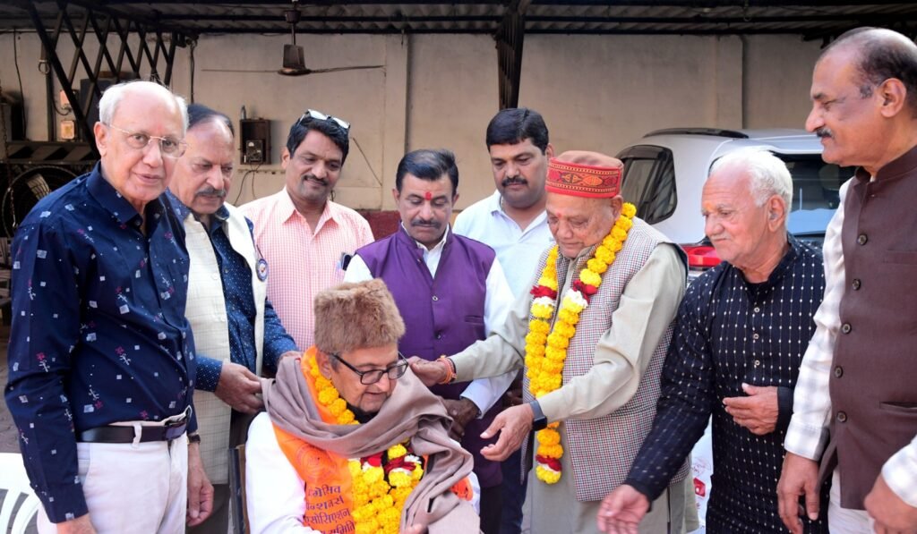 पेंशनर्स एसोसिएशन की अनोखी पहल, अमरसिंह नायक सहाब का किया गया सम्मान 2 पेंशनर्स एसोसिएशन की अनोखी पहल, अमरसिंह नायक सहाब का किया गया सम्मान | New India Times