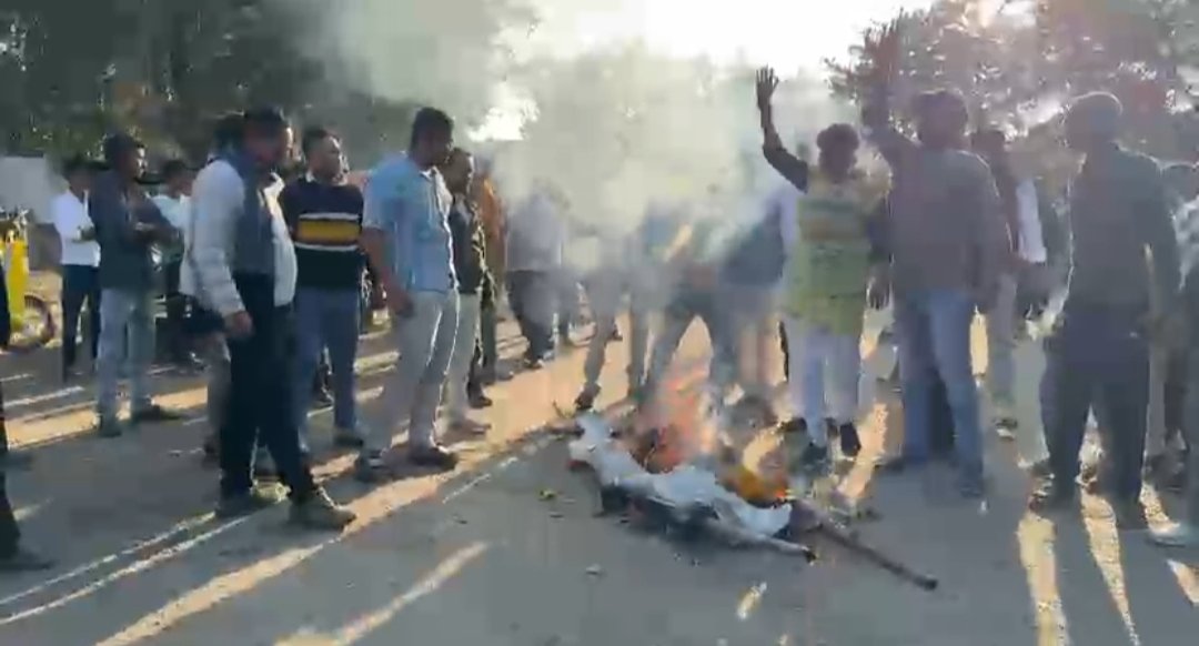 किसानों का हल्ला बोल: देवरी में कांग्रेस की ‘जन आक्रोश रैली’, ट्रैक्टरों का उमड़ा सैलाब | New India Times