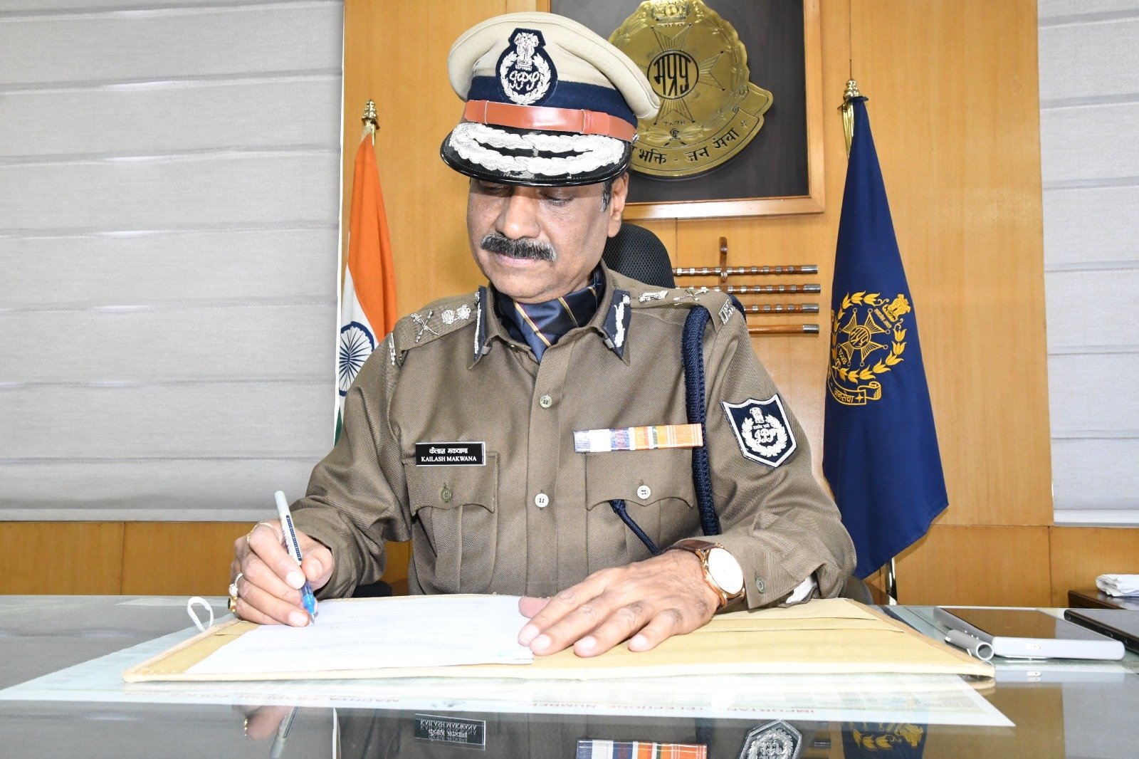 नववर्ष 2026 को लेकर एमपी पुलिस हाई अलर्ट,पुलिस महानिदेशक श्री कैलाश मकवाणा ने हर जिले में सख्त निगरानी के दिए आदेश 1 नववर्ष 2026 को लेकर एमपी पुलिस हाई अलर्ट,पुलिस महानिदेशक श्री कैलाश मकवाणा ने हर जिले में सख्त निगरानी के दिए आदेश | New India Times