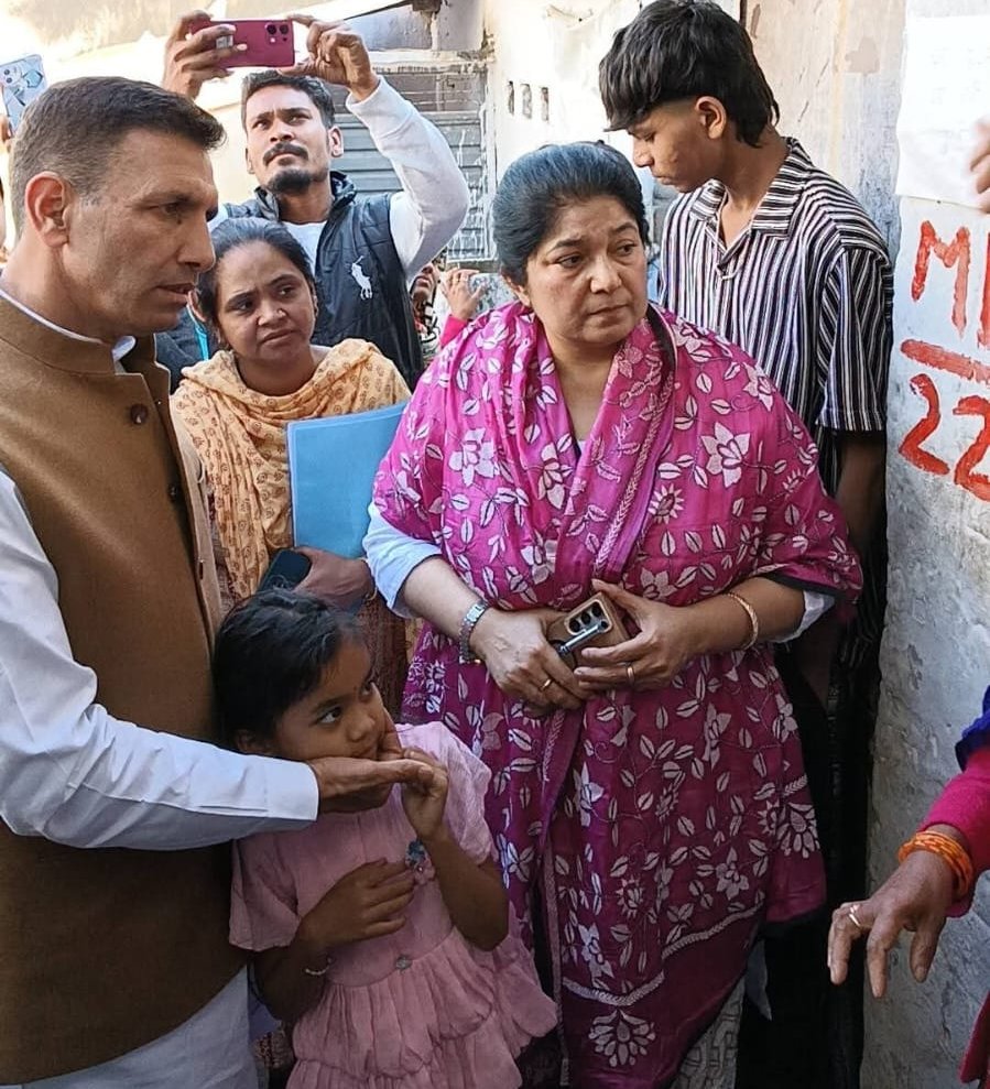 भोपाल में झुग्गी-झोपड़ी हटाने के विरोध में जीतू पटवारी ने आदिवासी परिवारों से की मुलाकात 1 भोपाल में झुग्गी-झोपड़ी हटाने के विरोध में जीतू पटवारी ने आदिवासी परिवारों से की मुलाकात | New India Times