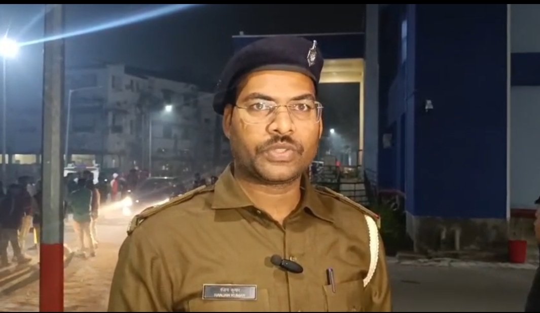 नाम पूछा, फिर की हैवानियत: नालंदा में भीड़ ने कपड़ा फेरीवाले को जिंदा नोचा, इलाज के दौरान मौत 1 नाम पूछा, फिर की हैवानियत: नालंदा में भीड़ ने कपड़ा फेरीवाले को जिंदा नोचा, इलाज के दौरान मौत | New India Times