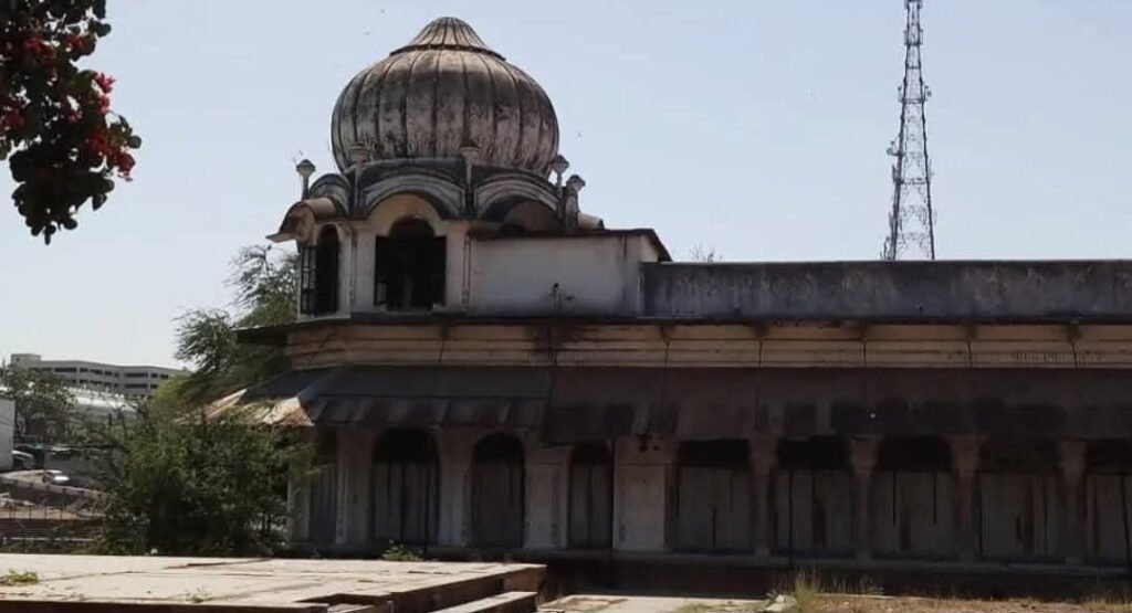 एक ही धरोहर पर बार-बार करोड़ों खर्च, बाकी ऐतिहासिक विरासतें बदहाल,<br>मोती महल के सौंदर्यीकरण की सराहना, बुलंद दरवाज़ों व अन्य धरोहरों के संरक्षण की मांग 2 एक ही धरोहर पर बार-बार करोड़ों खर्च, बाकी ऐतिहासिक विरासतें बदहाल,<br>मोती महल के सौंदर्यीकरण की सराहना, बुलंद दरवाज़ों व अन्य धरोहरों के संरक्षण की मांग | New India Times