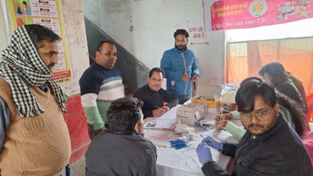 गोला डिपो में स्वास्थ्य जांच शिविर, 122 कर्मचारियों की हुई विभिन्न बीमारियों की स्क्रीनिंग | New India Times