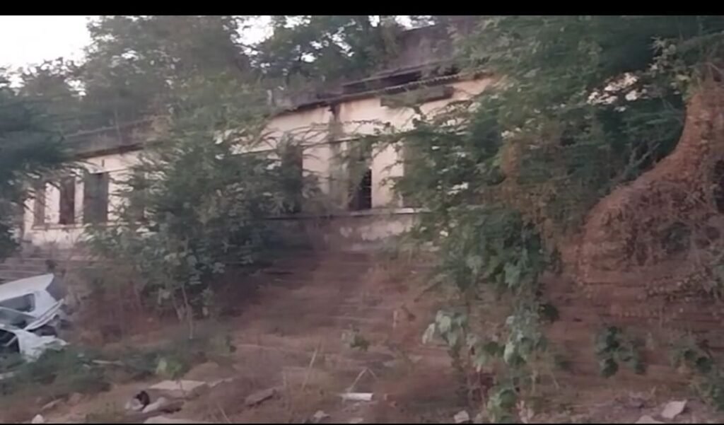 एक ही धरोहर पर बार-बार करोड़ों खर्च, बाकी ऐतिहासिक विरासतें बदहाल,<br>मोती महल के सौंदर्यीकरण की सराहना, बुलंद दरवाज़ों व अन्य धरोहरों के संरक्षण की मांग 3 एक ही धरोहर पर बार-बार करोड़ों खर्च, बाकी ऐतिहासिक विरासतें बदहाल,<br>मोती महल के सौंदर्यीकरण की सराहना, बुलंद दरवाज़ों व अन्य धरोहरों के संरक्षण की मांग | New India Times