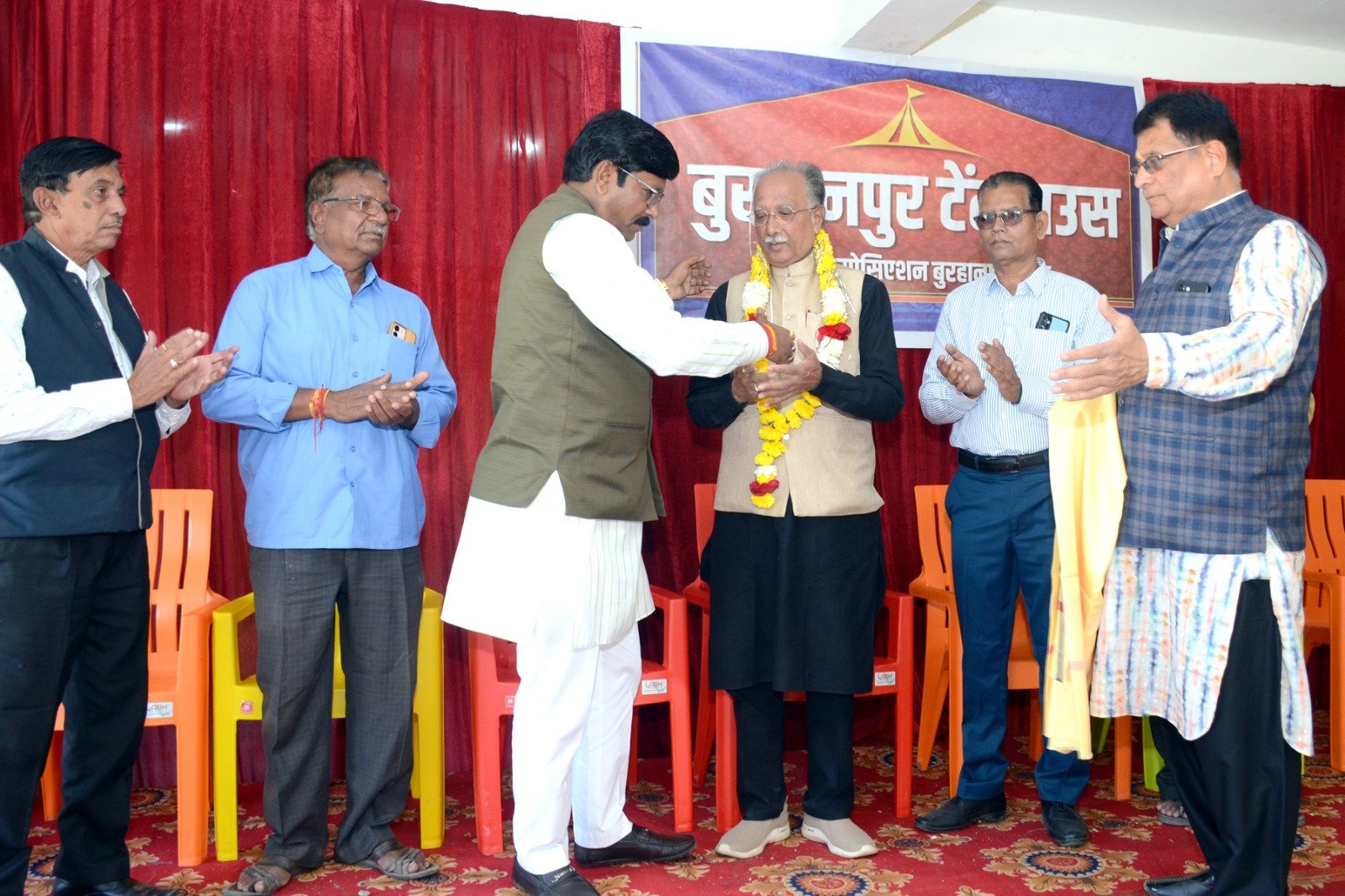 टेंट हाउस ओनर्स एसोसिएशन जिला बुरहानपुर ने उत्कृष्ठ सेवाओं के लिए समाजसेवी श्री महेंद्र जैन को सम्मान पत्र अवार्ड से किया सम्मानित | New India Times