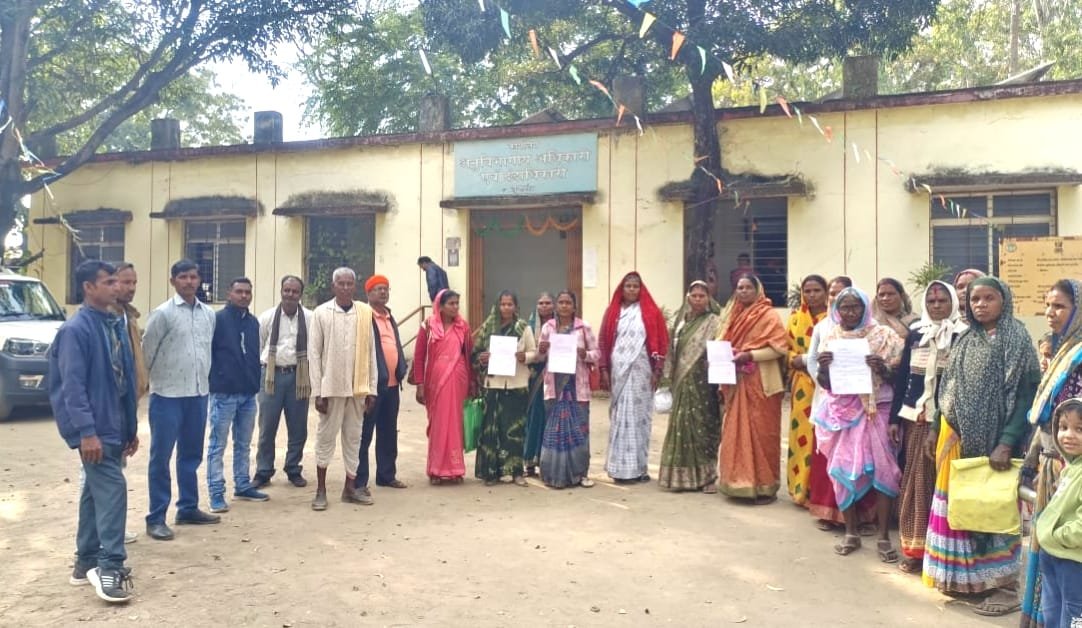 नल जल योजना का नहीं मिल रहा ग्रामीणों को लाभ, पानी की समस्या को लेकर ग्रामीणों ने लगाई एसडीएम से गुहार | New India Times