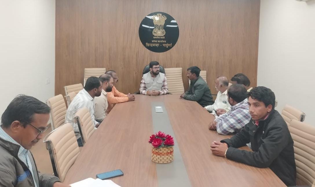 ग्रामीणों ने सांसद के समक्ष रखीं समस्याएँ, जल्द समाधान का भरोसा | New India Times