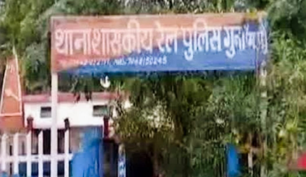 लश्कर एक्सप्रेस में बड़ी लूट:<br> गुना स्टेशन आने से पहले झपट्टा मार ले उड़ा जेवरातों से भरा बैग, लाखों की चोरी | New India Times