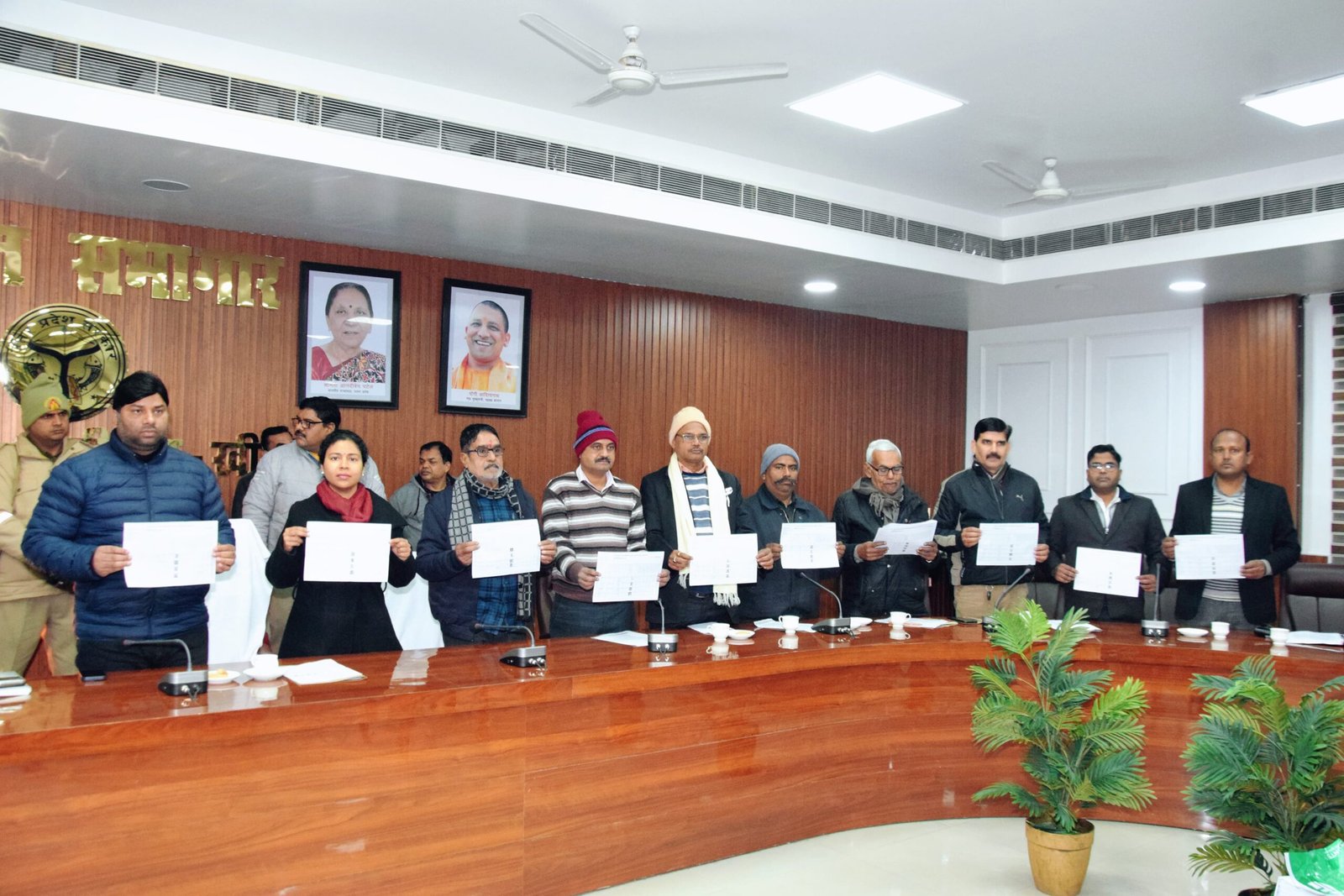 ड्राफ्ट मतदाता सूची पर दावे-आपत्तियाँ 6 जनवरी से 6 फ़रवरी तक, डीएम ने दलों को प्रारूप प्रतियाँ सौंपी | New India Times