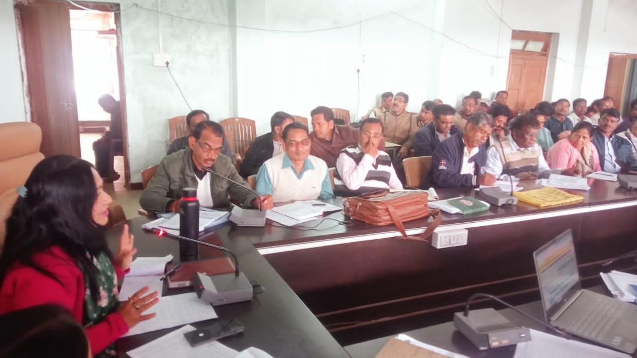 जनपद पंचायत के समीक्षा बैठक में पेयजल की समस्याओं पर त्वरित कार्यवाही का निर्देश | New India Times