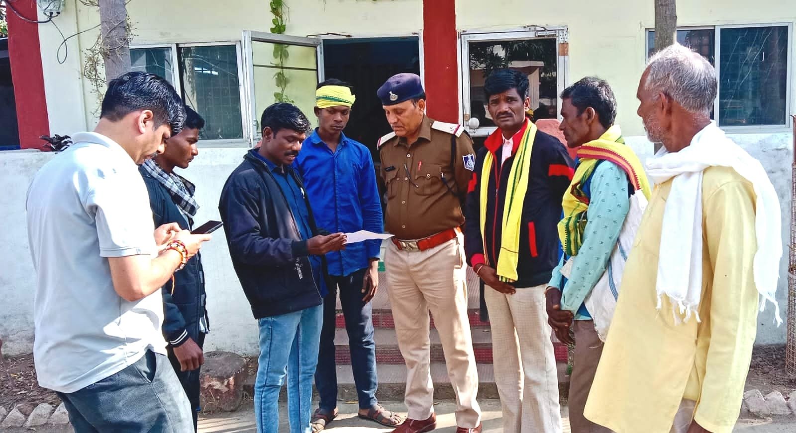 नवेगांव शासकीय विद्यालय में शिक्षकों से अभद्रता, गोंडवाना गणतंत्र पार्टी ने एसडीओपी को सौंपा ज्ञापन | New India Times