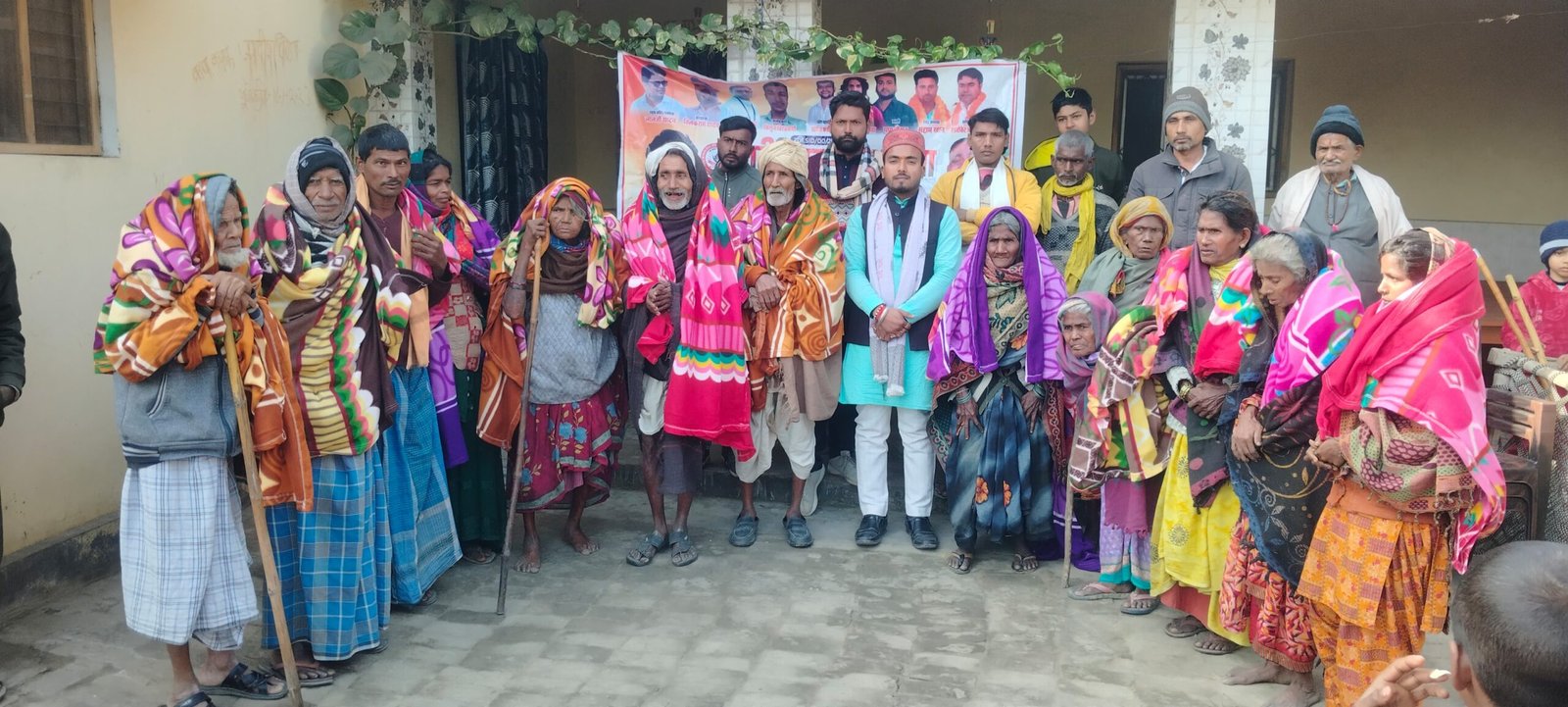 शोहरतगढ़ क्षेत्र में गरीब कल्याण संस्था द्वारा कंबल वितरण, जरूरतमंदों को मिली ठंड से राहत | New India Times