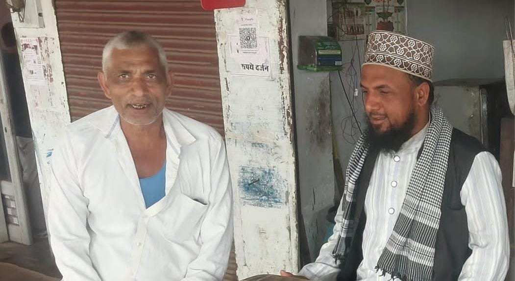 डुंगरिया में मुल्लाजी और पंडित जी की दोस्ती बनी मिसाल, हिंदू–मुस्लिम भाईचारे का दिया संदेश 1 डुंगरिया में मुल्लाजी और पंडित जी की दोस्ती बनी मिसाल, हिंदू–मुस्लिम भाईचारे का दिया संदेश | New India Times