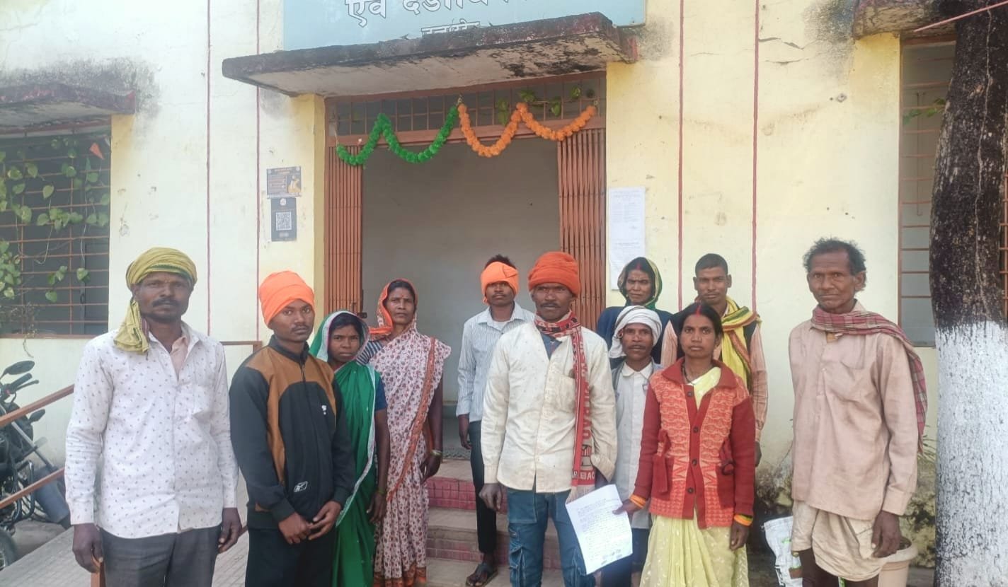 ग्राम झौंतकला में स्वीकृत सड़क मार्ग बदलने पर ग्रामीणों ने जताई आपत्ति | New India Times