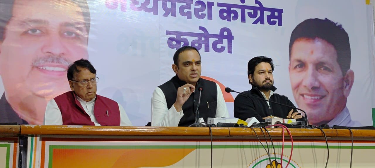 ज़हरीला पानी पीने से हुई मौतों पर सियासी उबाल,महापौर के इस्तीफे एवं 1 करोड़ मुआवजे की मांग को लेकर कल इंदौर में होगा पैदल मार्च : प्रवीण सक्सेना | New India Times