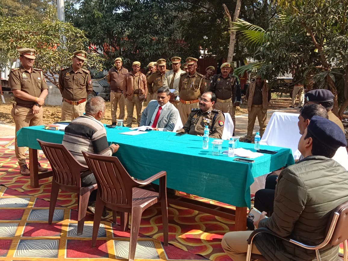 थाना समाधान दिवस पर मण्डलायुक्त व आईजी रेंज मिर्जापुर ने थाना करमा में सुनी जनसमस्याएं | New India Times