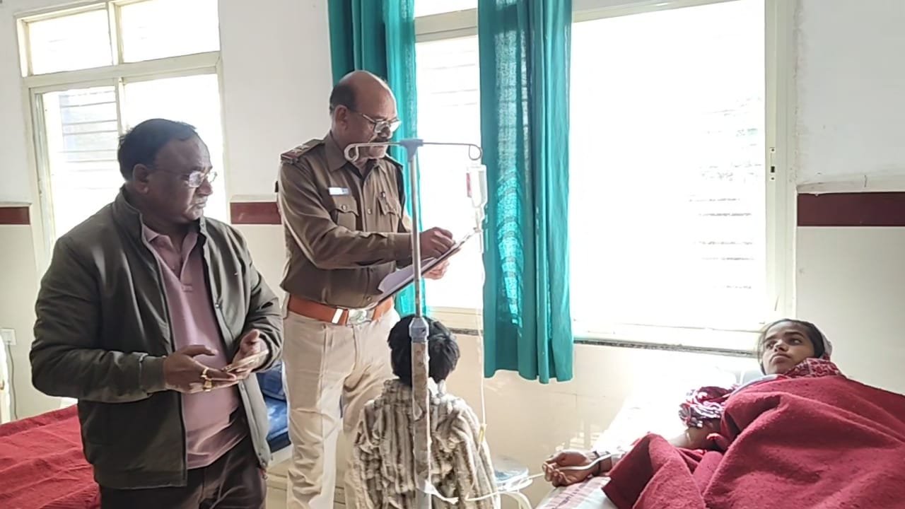 जुन्नारदेव में संदिग्ध फूड पॉइजनिंग से एक की मौत, चार बीमार; नगर पालिका अध्यक्ष ने किया अस्पताल का दौरा | New India Times