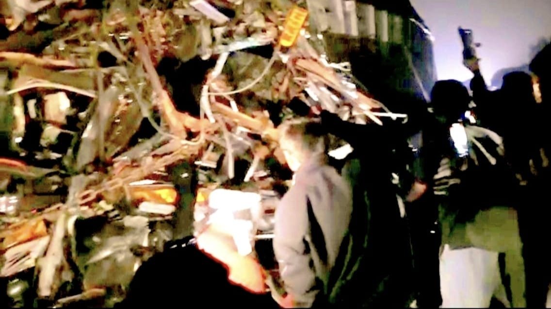 हाईवे पर रफ्तार बनी काल: म्याना के पास खड़े ट्रक से भिड़ा तेज़ रफ्तार वाहन, पिता-पुत्र गंभीर घायल | New India Times