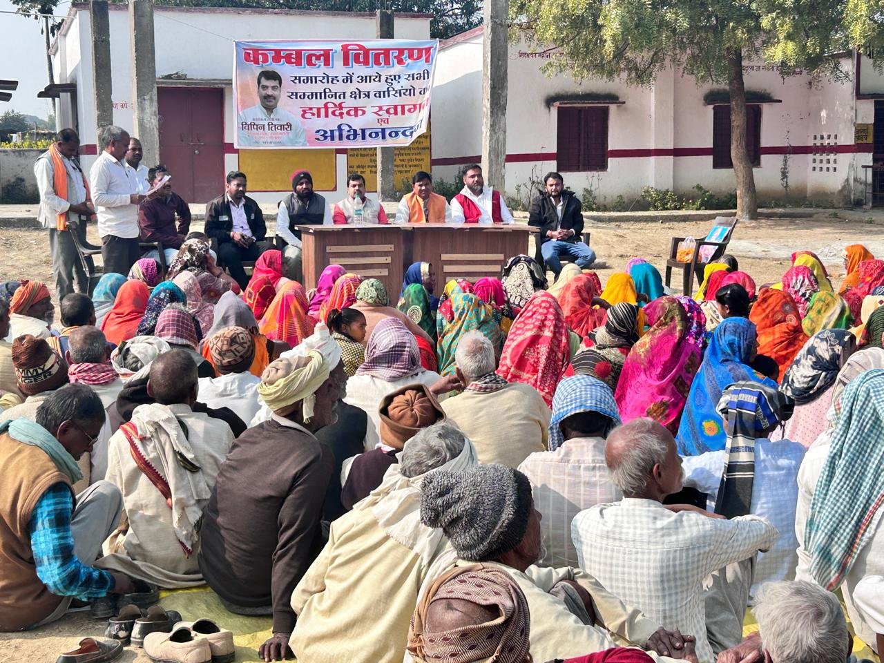 समाजसेवी पंडित विपिन तिवारी ने जरूरतमंदों को वितरित किए कंबल | New India Times