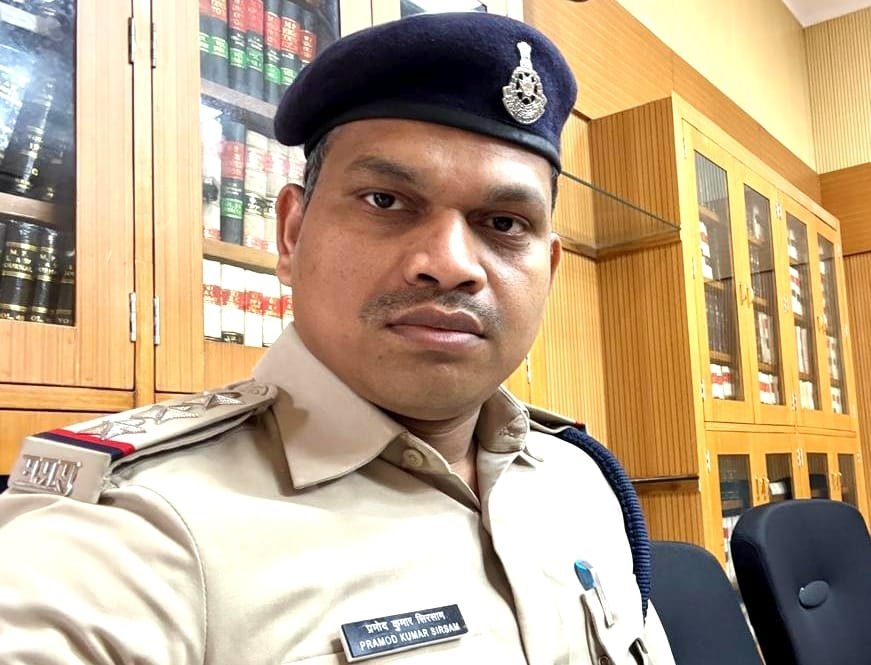 अवैध रेत परिवहन रोकने पर नायब तहसीलदार से धक्का-मुक्की, दो आरोपी गिरफ्तार | New India Times