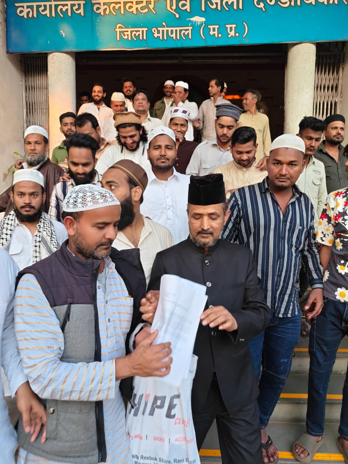 भोपाल में स्लॉटर हाउस संचालन को लेकर विवाद, कुरैशी ब्रदर्स ने सांसद आलोक शर्मा से की मुलाकात | New India Times