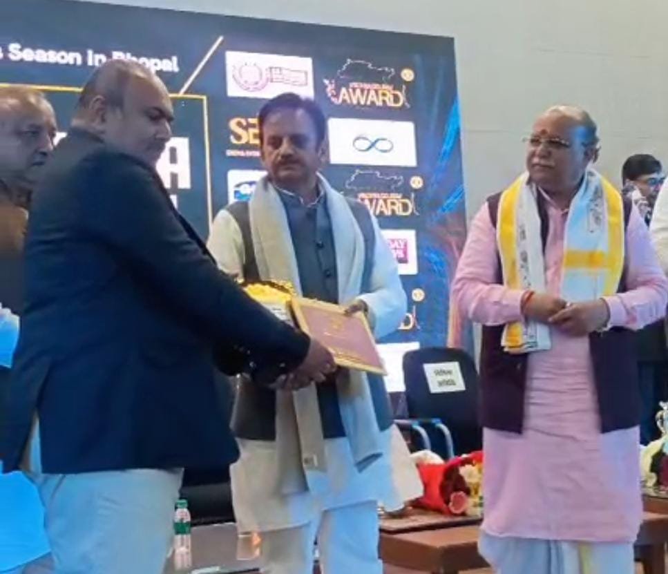 उप मुख्यमंत्री राजेंद्र शुक्ला के मुख्य आतिथ्य में सम्पन्न हुआ विंध्य गौरव अवॉर्ड, डॉ. सैयद खालिद कैस को मिला राष्ट्रीय सम्मान | New India Times