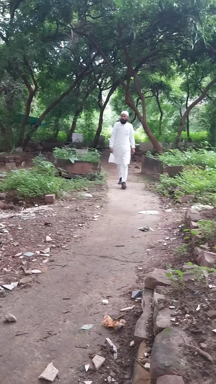 शब-ए-बारात से पहले भोपाल के कब्रिस्तानों की व्यवस्थाएं सुधारने की उठ रही है मांग | New India Times