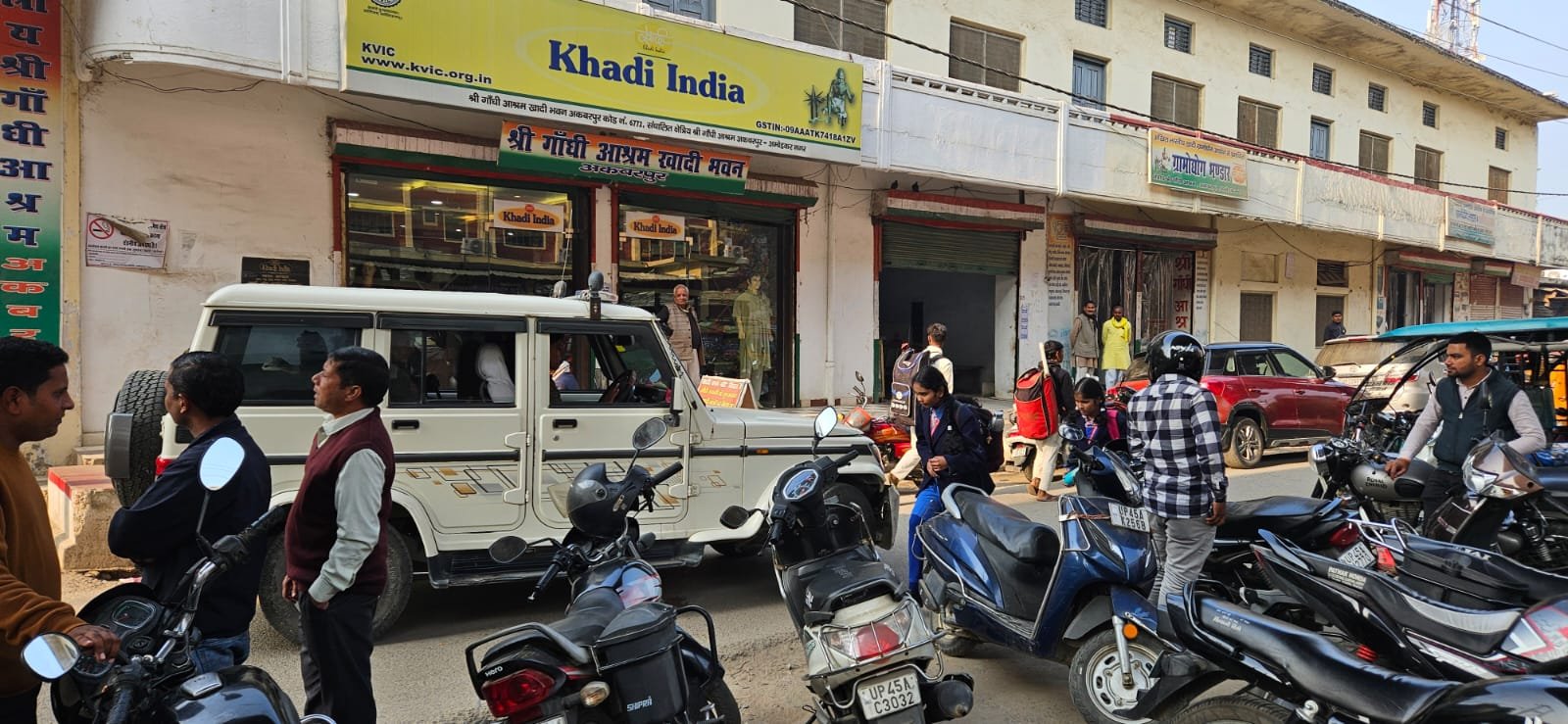 शक की बीमारी बनी हत्या की वजह? गांधी आश्रम में महिला की गला रेतकर हत्या, पति हिरासत में | New India Times