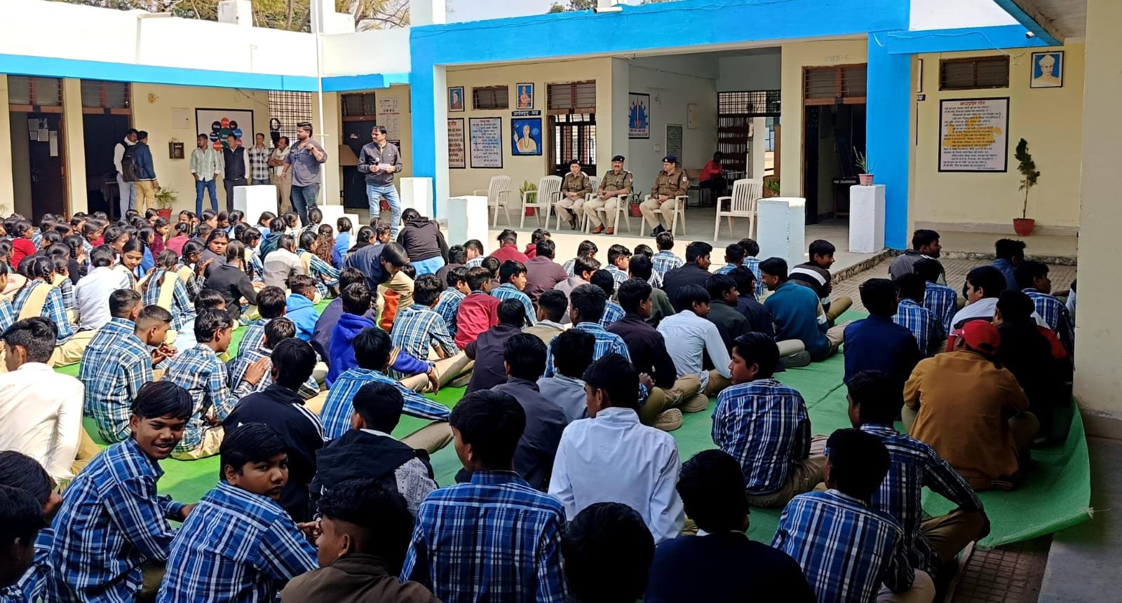 आरपीएफ पोस्ट जुन्नारदेव द्वारा यात्रियों एवं छात्रों को ज्वलनशील-विस्फोटक पदार्थों के विरुद्ध किया जागरूक | New India Times