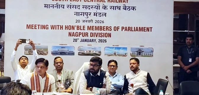 दक्षिण पूर्व मध्य रेलवे की मंडल स्तरीय बैठक में 20 से अधिक महत्वपूर्ण मांगें रखीं रेलवे अधिकारियों के समक्ष | New India Times