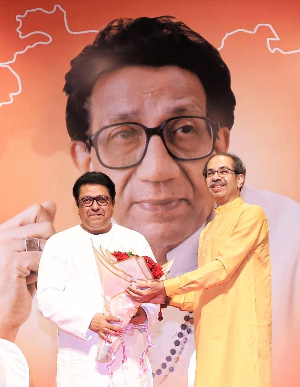 राजनीति गुलामों का बाज़ार बन चुकी है, इंसान बेचे जा रहे हैं : ठाकरे बंधू | New India Times