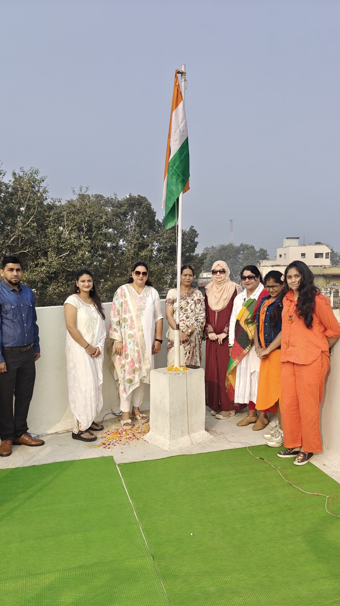 उड़ान लीनेस क्लब बुरहानपुर ने यूनिक पब्लिक स्कूल में किया ध्वजारोहण | New India Times