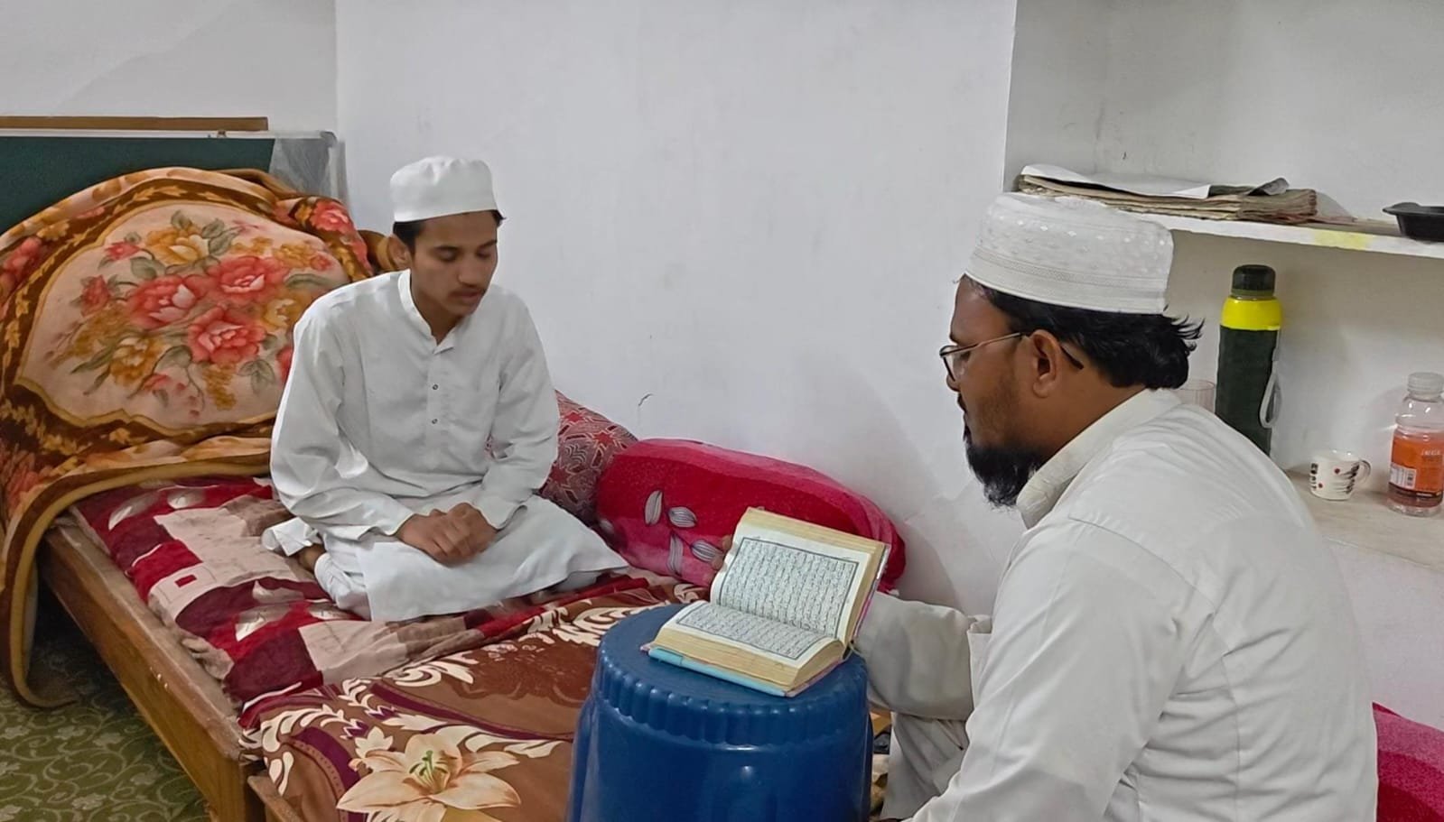 एक ही बैठक में पूरा पवित्र कुरआन सुनाकर छात्र ने रचा इतिहास, इलाके में हो रही सराहना | New India Times