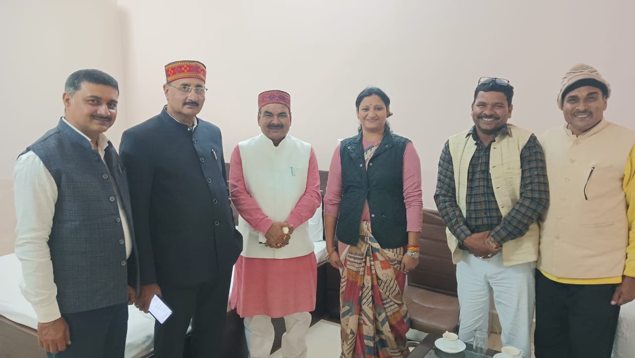 उमेश द्विवेदी के संघर्ष को मिली सफलता, वित्तविहीन शिक्षकों को भी मिलेगा कैशलेस इलाज 1 उमेश द्विवेदी के संघर्ष को मिली सफलता, वित्तविहीन शिक्षकों को भी मिलेगा कैशलेस इलाज | New India Times