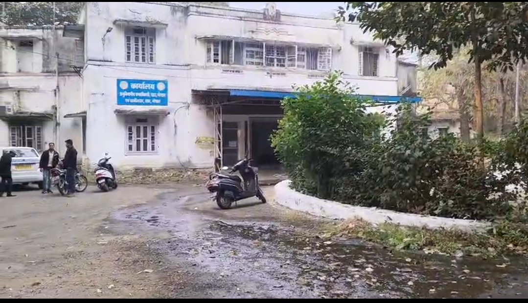 तहसील कार्यालय में 8 माह से पानी का भारी लीकेज, जिम्मेदार विभाग बेखबर,स्मार्ट सिटी के दावे खोखले | New India Times