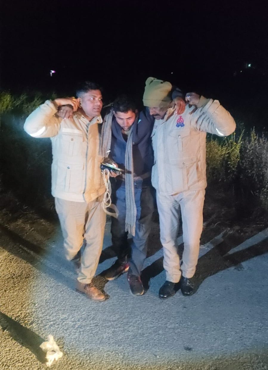 सोनभद्र में पुलिस–गौ तस्करों की मुठभेड़, 2 गौ तस्कर गोली लगने से घायल व गिरफ्तार | New India Times