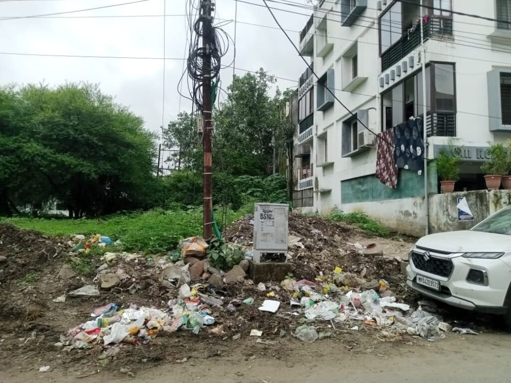 शब-ए-बारात से पहले भोपाल के कब्रिस्तानों की व्यवस्थाएं सुधारने की उठ रही है मांग | New India Times