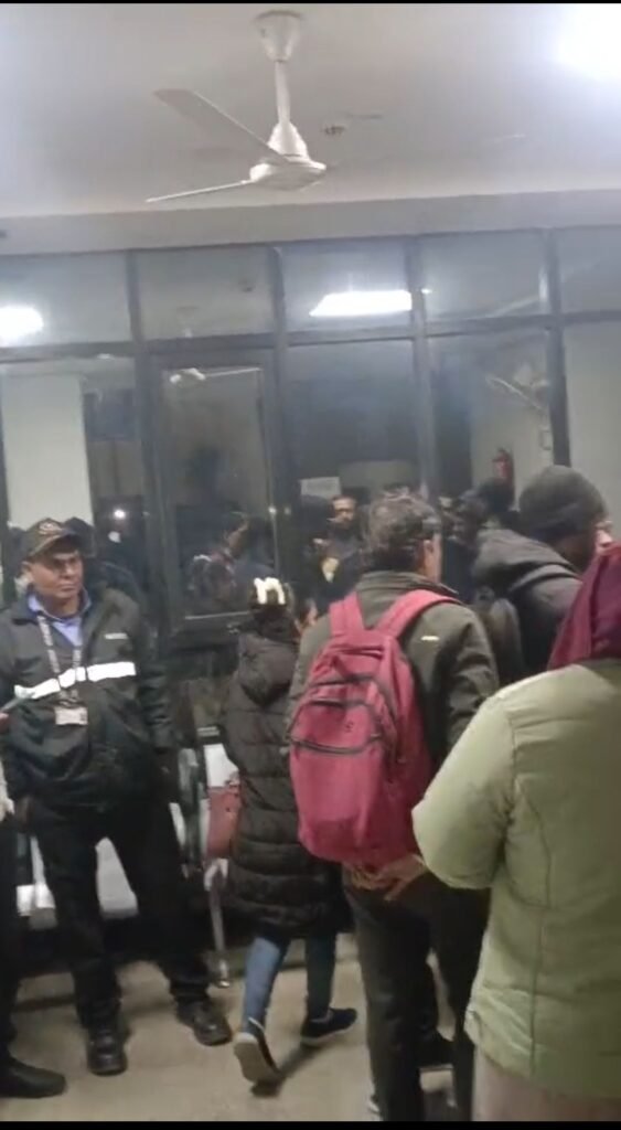 हमीदिया हॉस्पिटल के कर्मचारियों को चार महीने से नहीं मिला वेतन , एजाइल कंपनी पर एरियर न देने का भी लगा आरोप | New India Times