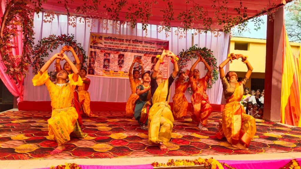 हंस वाहिनी इंटर कॉलेज कसया का 37वां वार्षिक उत्सव एवं प्रतिभा सम्मान समारोह हर्षोल्लास के साथ संपन्न | New India Times