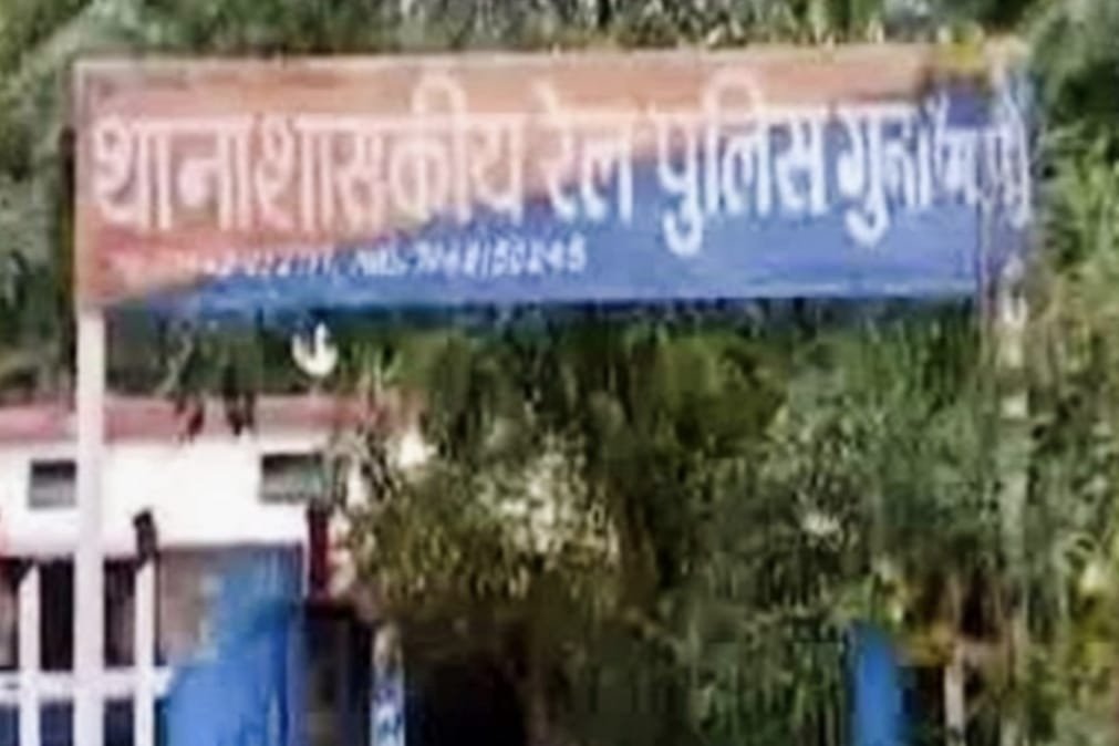 चलती ट्रेन में मुरैना के दंपत्ति का बैग चोरी, जेवरात व नकदी सहित करीब एक लाख का माल पार | New India Times