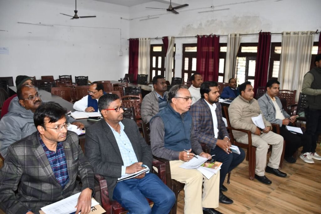 एस.आई.आर. के तहत डीएम शिवशरणप्पा जी.एन. ने तहसील डुमरियागंज व इटवा में की समीक्षा बैठक, कम प्रगति वाले एईआरओ पर कार्रवाई के निर्देश | New India Times