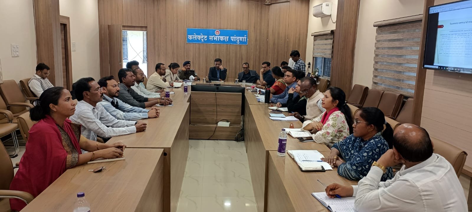 मतदाता सूची विशेष गहन पुनरीक्षण 2026 को लेकर रोल प्रेक्षक मनीष सिंह का पांढुर्णा दौरा, कलेक्टर सभा कक्ष में समीक्षा बैठक 1 मतदाता सूची विशेष गहन पुनरीक्षण 2026 को लेकर रोल प्रेक्षक मनीष सिंह का पांढुर्णा दौरा, कलेक्टर सभा कक्ष में समीक्षा बैठक | New India Times