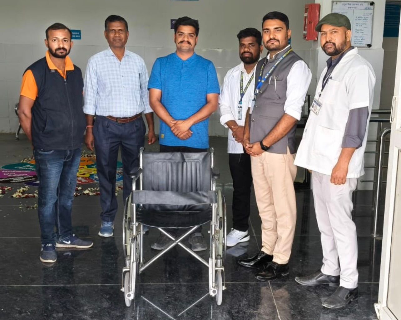 स्व. श्रीमती राठौर की स्मृति में अनुकरणीय सेवा कार्य,सामुदायिक स्वास्थ्य केंद्र को व्हीलचेयर भेंट, मरीजों को मिलेगा सीधा लाभ | New India Times