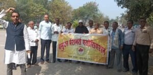 पेंशन कार्यालय बंद करने के विरोध में प्रमुख पेंशनर्स एसोसिएशन ने मुख्यमंत्री व मुख्य सचिव के नाम सौंपा ज्ञापन