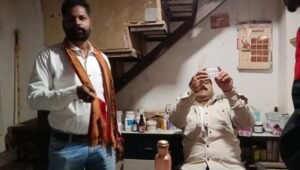आम आदमी पार्टी जिला अध्यक्ष कमलेश सिंगाड़ की सूझबूझ से बची गरीब युवक की जान, फर्जी डॉक्टर का अवैध क्लिनिक सील