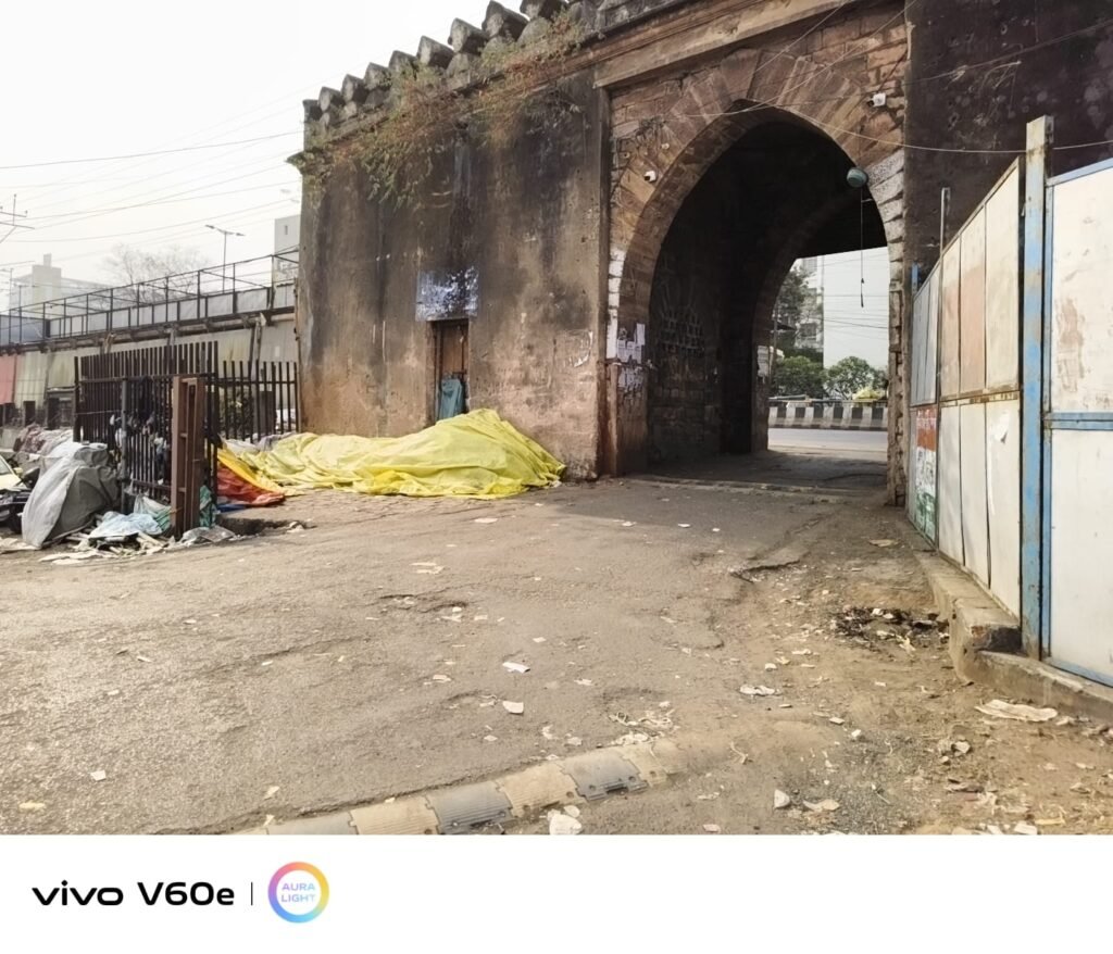 ताजुल मसाजिद परिसर में गंदगी का अंबार, मस्जिद कमेटी की लापरवाही उजागर | New India Times